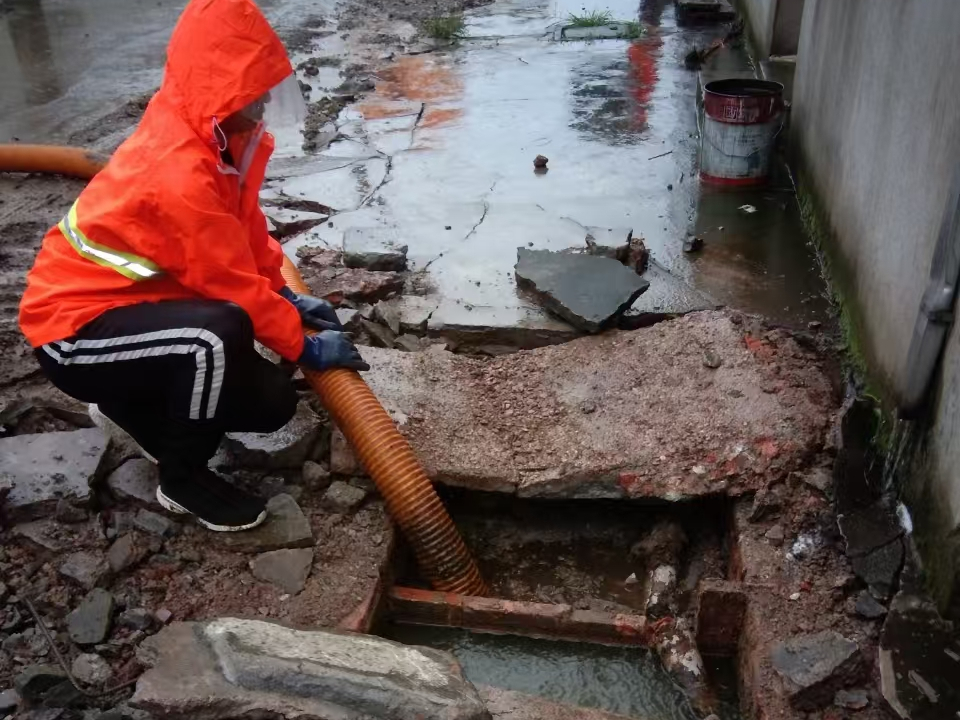 永定专业清理污水池 炜誉市政以规范流程守护城市 “肠道”