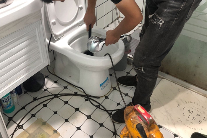 永定马桶堵塞自己疏通还是找师傅?专业上门服务让你省时更省心