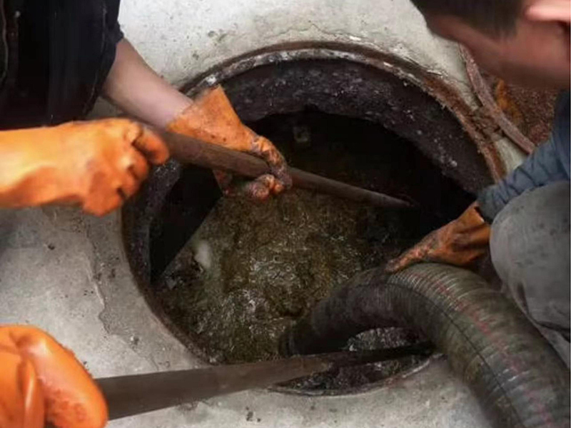 永定清理化粪池时如何避免沼气的危害?